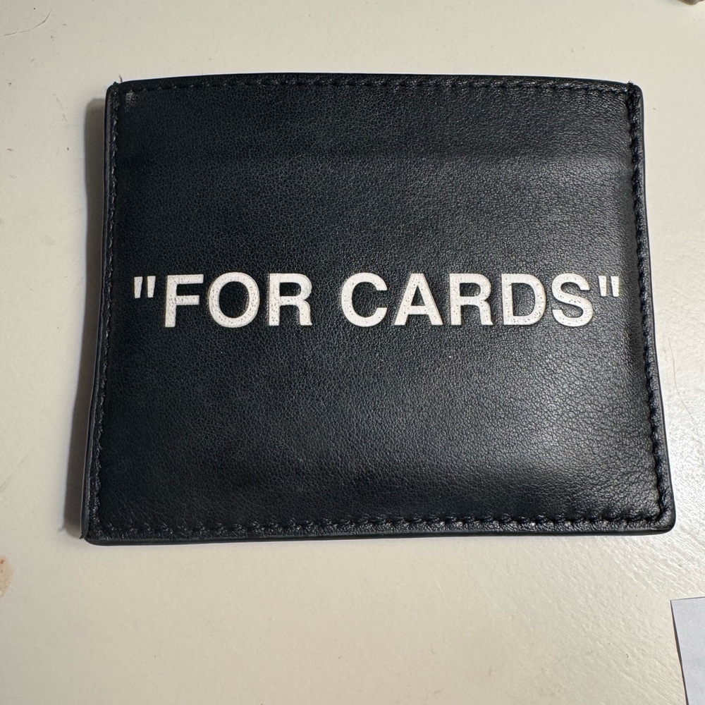 Off-White Black Key Holder with Minimalist Design